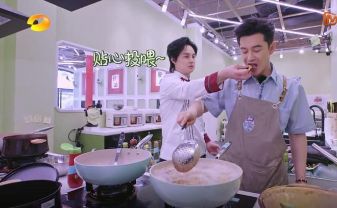 《中餐厅》比起赵又廷组，观众为什么更喜欢黄晓明组？
