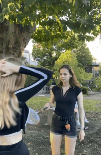 真服了，现在的老外为啥都喜欢土味的《我姓石》？