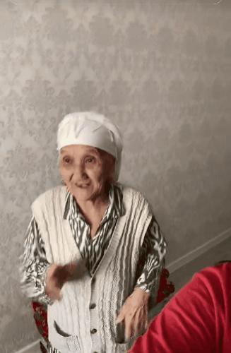 真服了，现在的老外为啥都喜欢土味的《我姓石》？