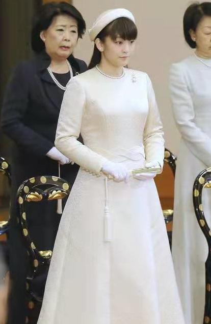 官宣4个月就离婚？下嫁凤凰男，她太惨了！