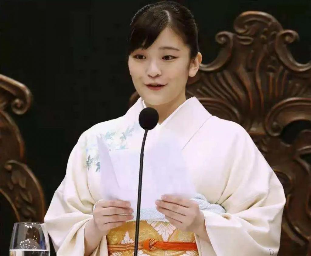 官宣4个月就离婚？下嫁凤凰男，她太惨了！