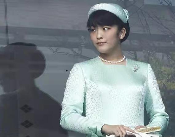 官宣4个月就离婚？下嫁凤凰男，她太惨了！