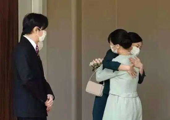 官宣4个月就离婚？下嫁凤凰男，她太惨了！