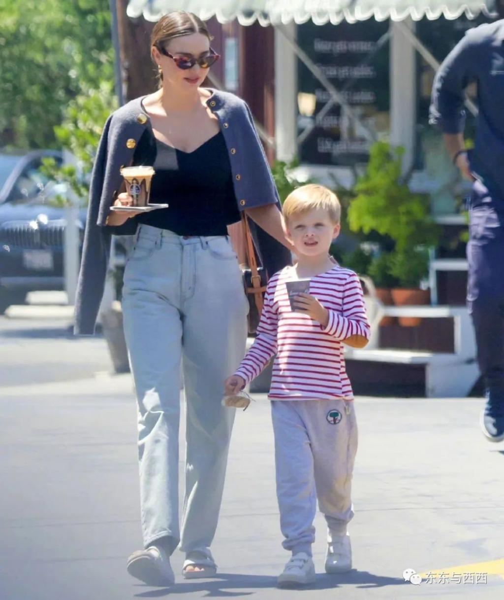 40岁怀四胎又是儿子，四宝妈还在家办秀，这不迷死霸总才怪