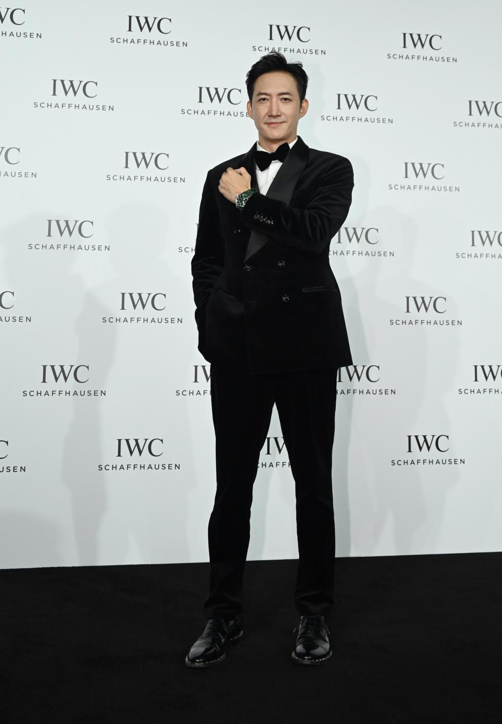 好亮眼!王阳张若昀邱天卢靖姗出席活动上演全员黑白配