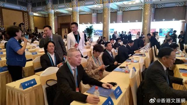 北京文化论坛今开幕 莫言冯小刚张颂文沈腾朱一龙等现身