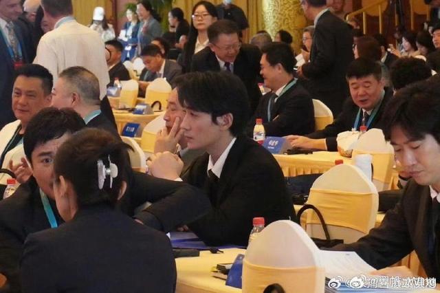 北京文化论坛今开幕 莫言冯小刚张颂文沈腾朱一龙等现身