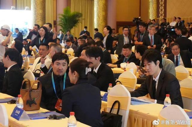 北京文化论坛今开幕 莫言冯小刚张颂文沈腾朱一龙等现身