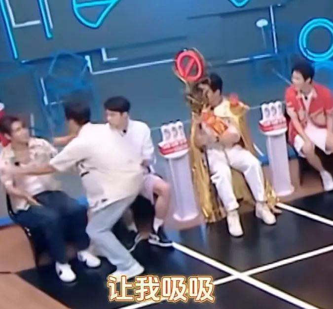 他一出来连王耀庆都稳重了…