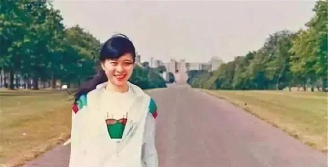 香港第一才女，62岁未婚，一生只为一个人