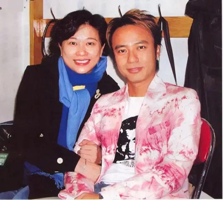 香港第一才女，62岁未婚，一生只为一个人