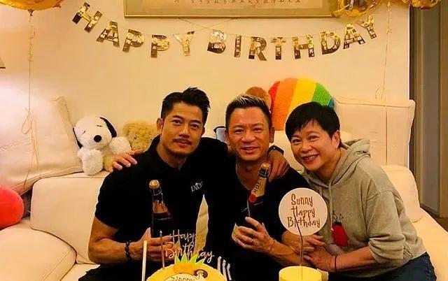 香港第一才女，62岁未婚，一生只为一个人