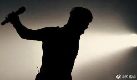 香港第一才女，62岁未婚，一生只为一个人