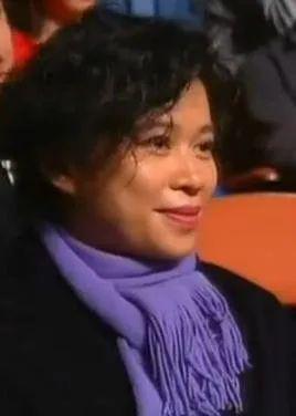 香港第一才女，62岁未婚，一生只为一个人