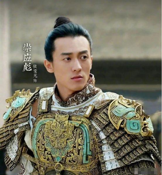 地下恋瞒不住了！玩剧组情侣，劈腿小男友？