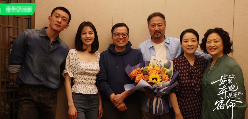 地下恋瞒不住了！玩剧组情侣，劈腿小男友？