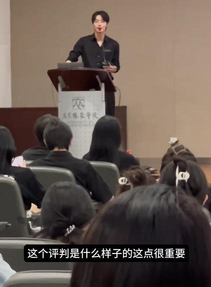 木子洋回母校办讲座 幽默回应“如何面对质疑”