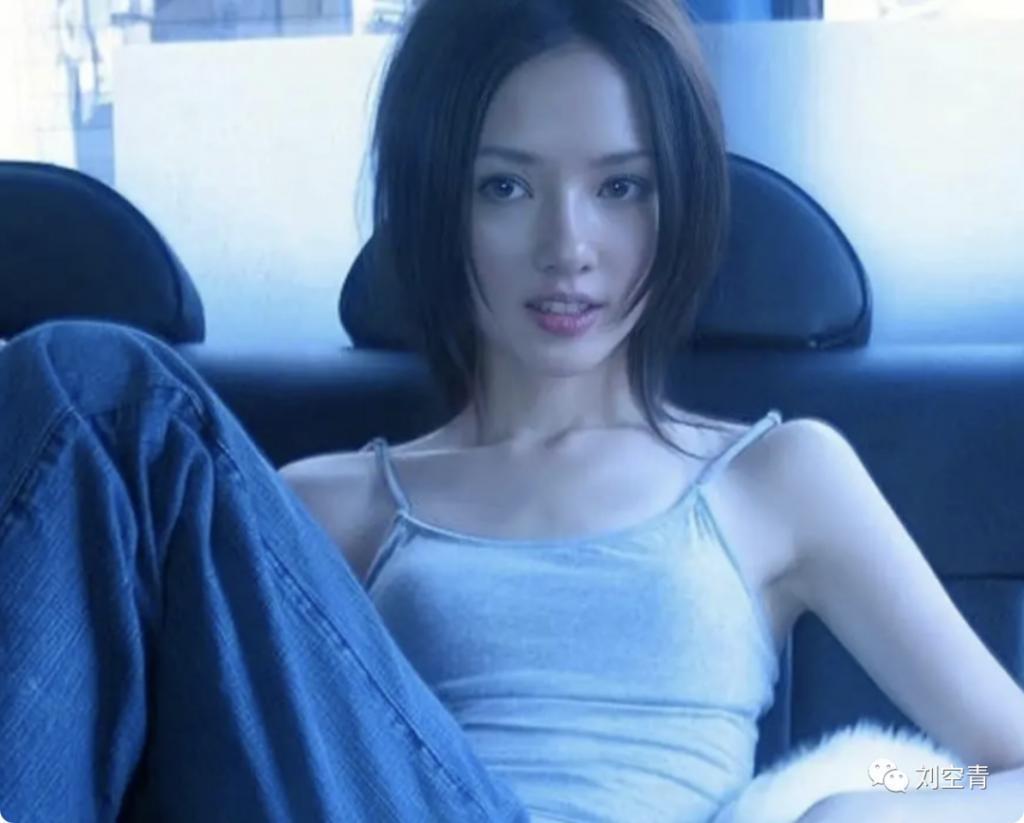 她现在的脸，把人吓傻了？