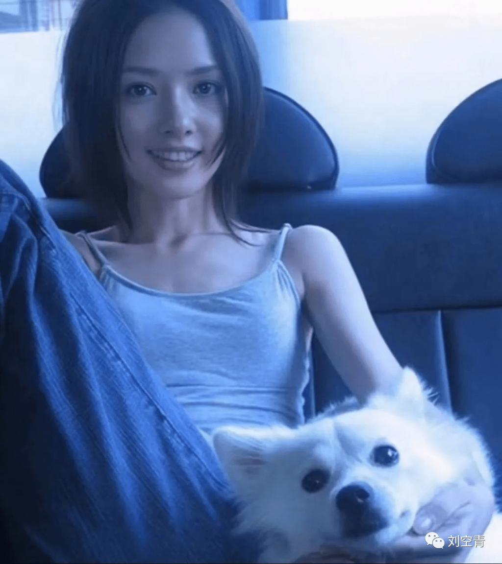 她现在的脸，把人吓傻了？