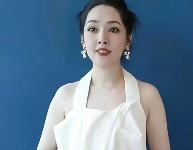 她现在的脸，把人吓傻了？
