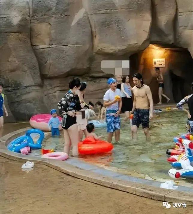 她现在的脸，把人吓傻了？