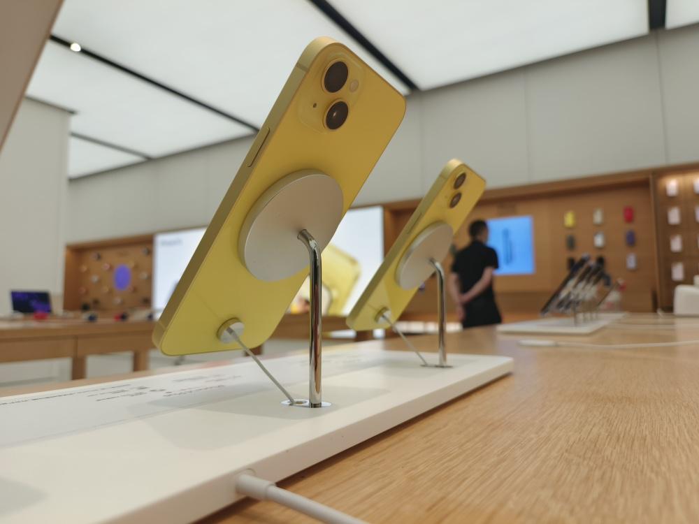 iPhone 15系列发布首日：有电商平台超百万人预约，代拍价最高500元