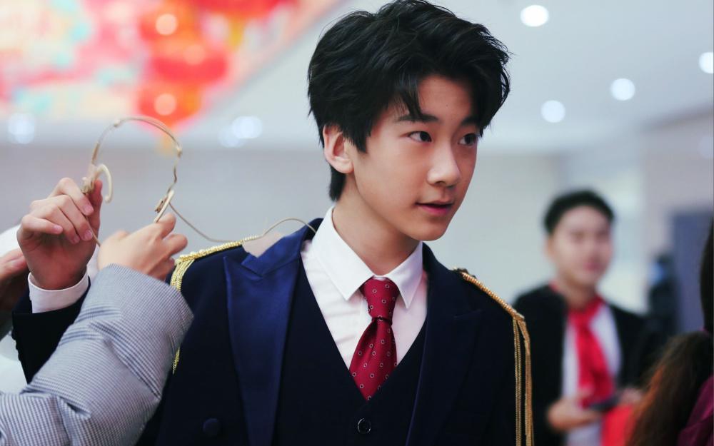 《爸爸去哪儿》播出10年了，天天出国留学，Kimi长相清秀