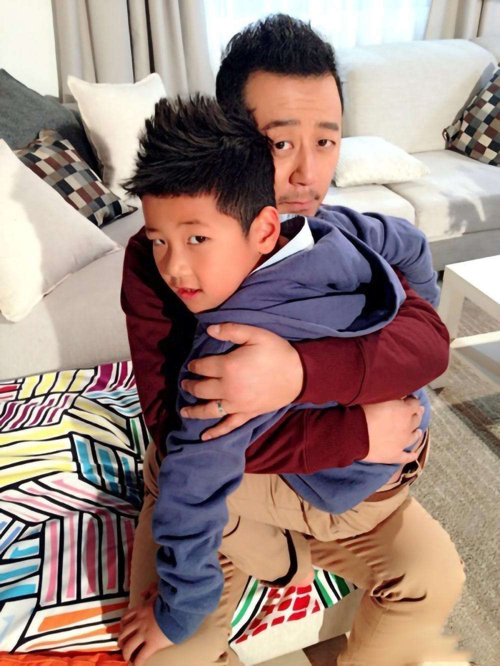 《爸爸去哪儿》播出10年了，天天出国留学，Kimi长相清秀