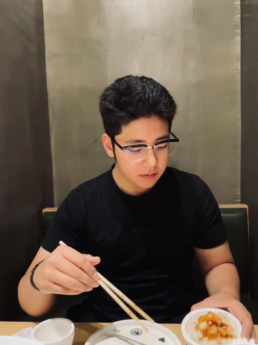 《爸爸去哪儿》播出10年了，天天出国留学，Kimi长相清秀