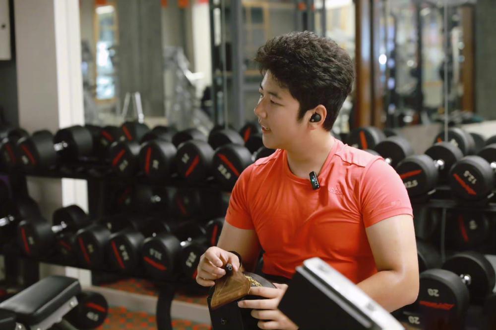 《爸爸去哪儿》播出10年了，天天出国留学，Kimi长相清秀