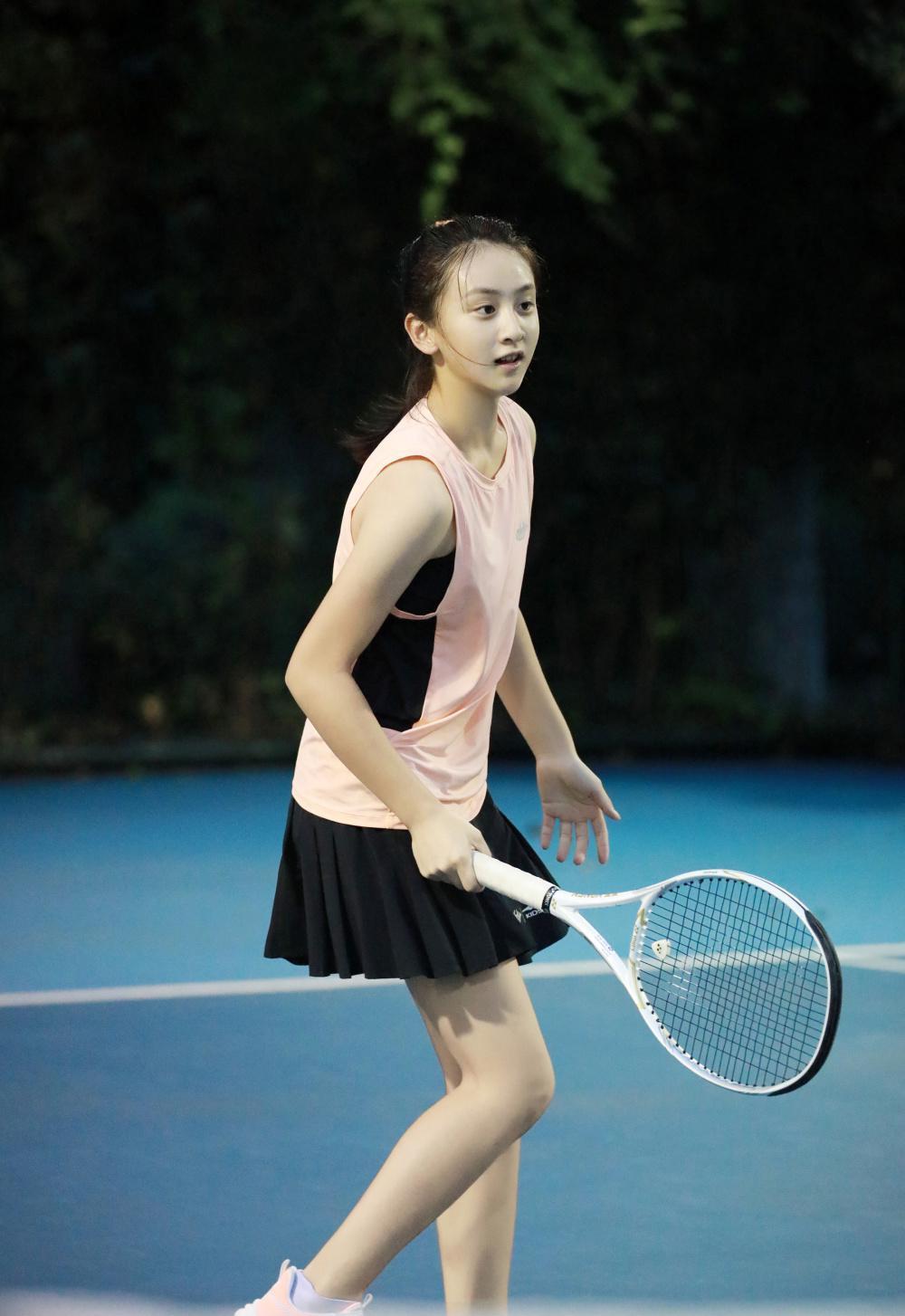 《爸爸去哪儿》播出10年了，天天出国留学，Kimi长相清秀