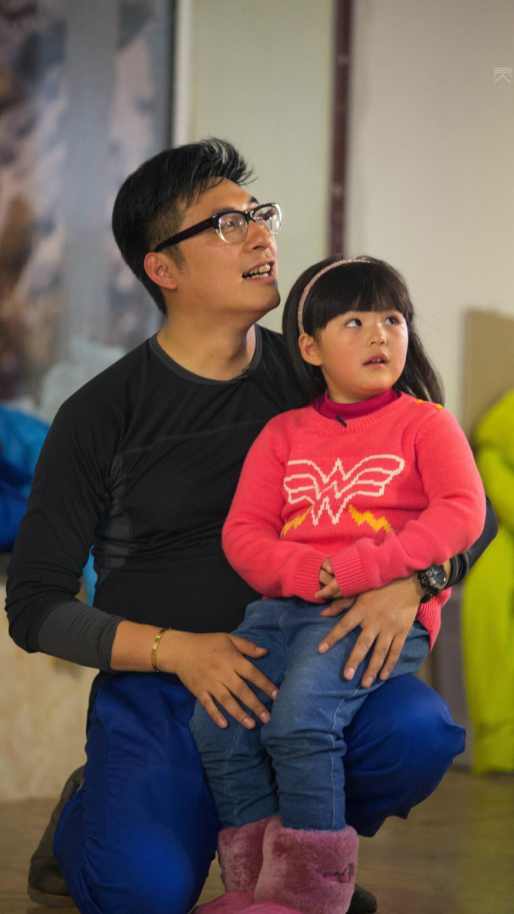 《爸爸去哪儿》播出10年了，天天出国留学，Kimi长相清秀