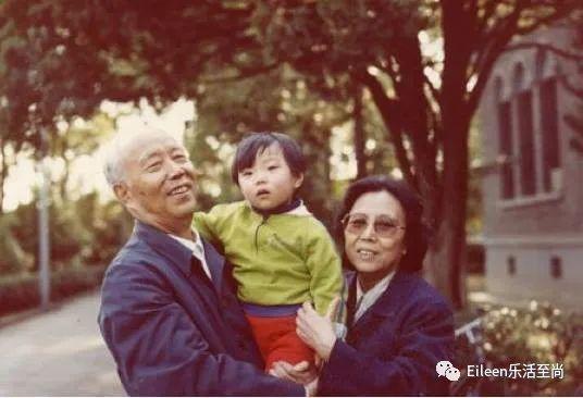 奶茶妹妹都给她让位？第一名媛回归京圈现在怎么样？
