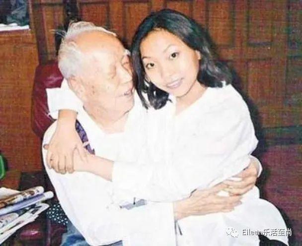 奶茶妹妹都给她让位？第一名媛回归京圈现在怎么样？