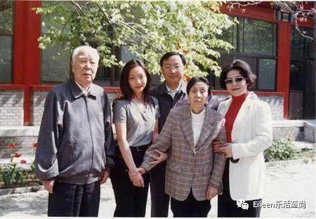 奶茶妹妹都给她让位？第一名媛回归京圈现在怎么样？