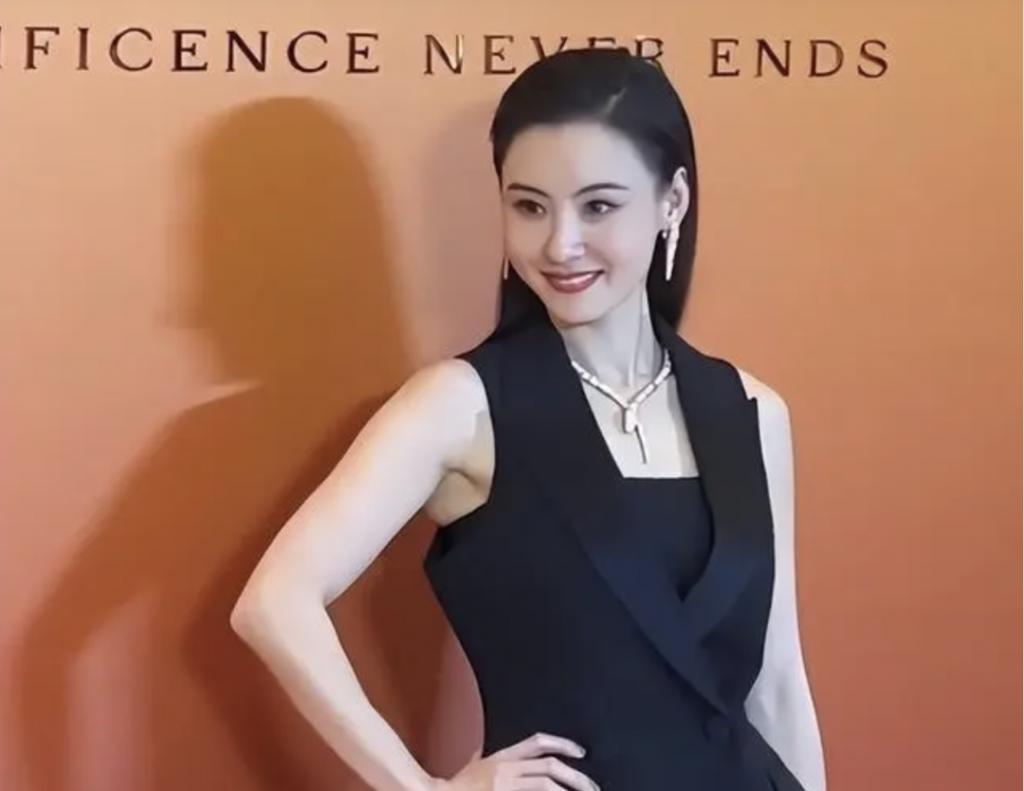 ​顶级骨相也就她了！张柏芝张馨予同框，才知周星驰眼光多毒