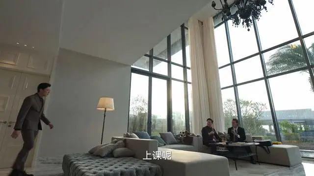 沈腾张颂文朱一龙出席大会，冯远征于和伟地位不一般