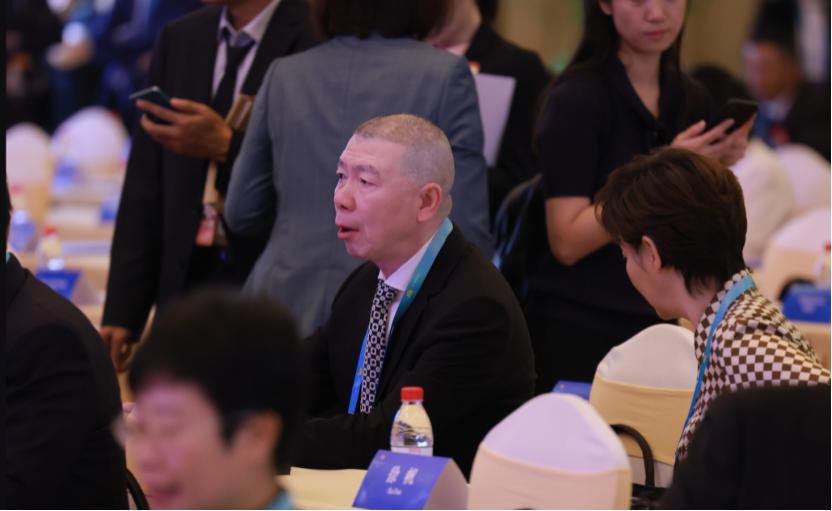 沈腾张颂文朱一龙出席大会，冯远征于和伟地位不一般