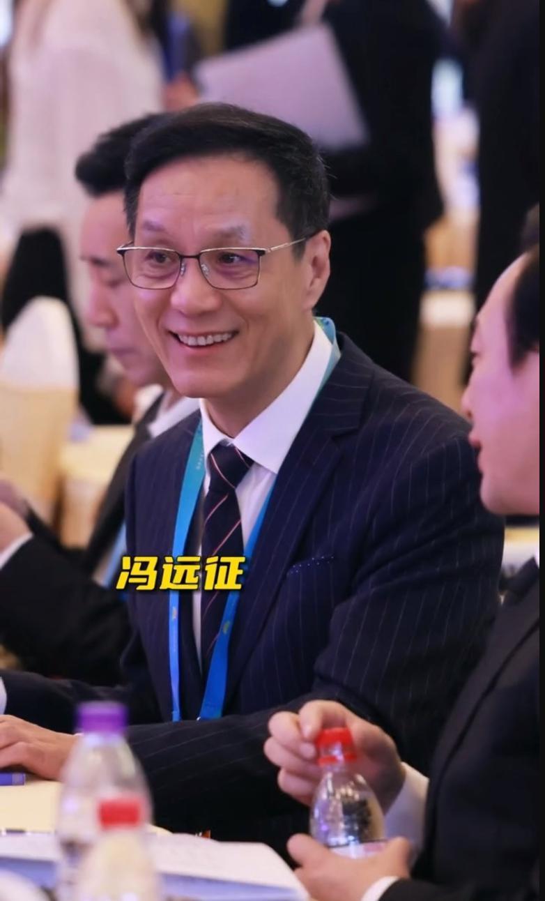 沈腾张颂文朱一龙出席大会，冯远征于和伟地位不一般