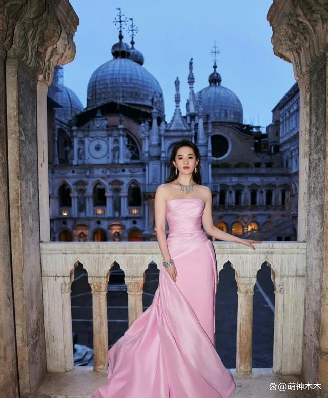 杨紫造型团队遭围攻！被指收费六位数，提供的却是廉价衣服