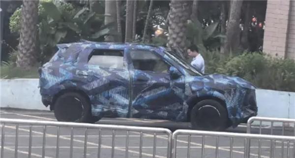 比亚迪新车曝光！迷你版硬派越野亮相街头 疑似方程豹豹3