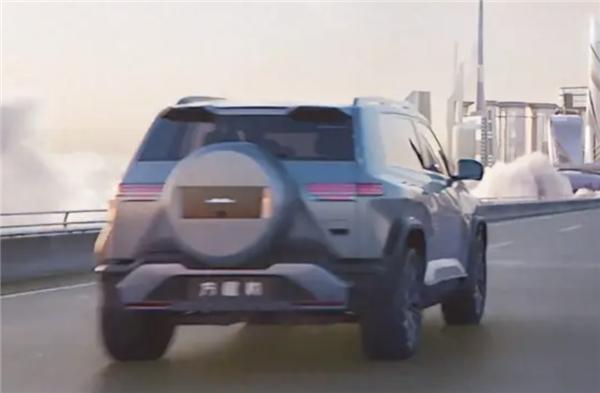 比亚迪新车曝光！迷你版硬派越野亮相街头 疑似方程豹豹3