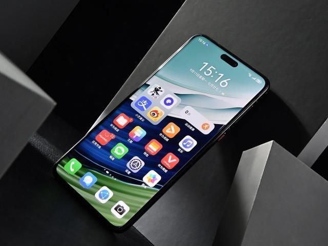 华为Mate60 Pro /iPhone 15 Pro Max对比 谁更超大杯？