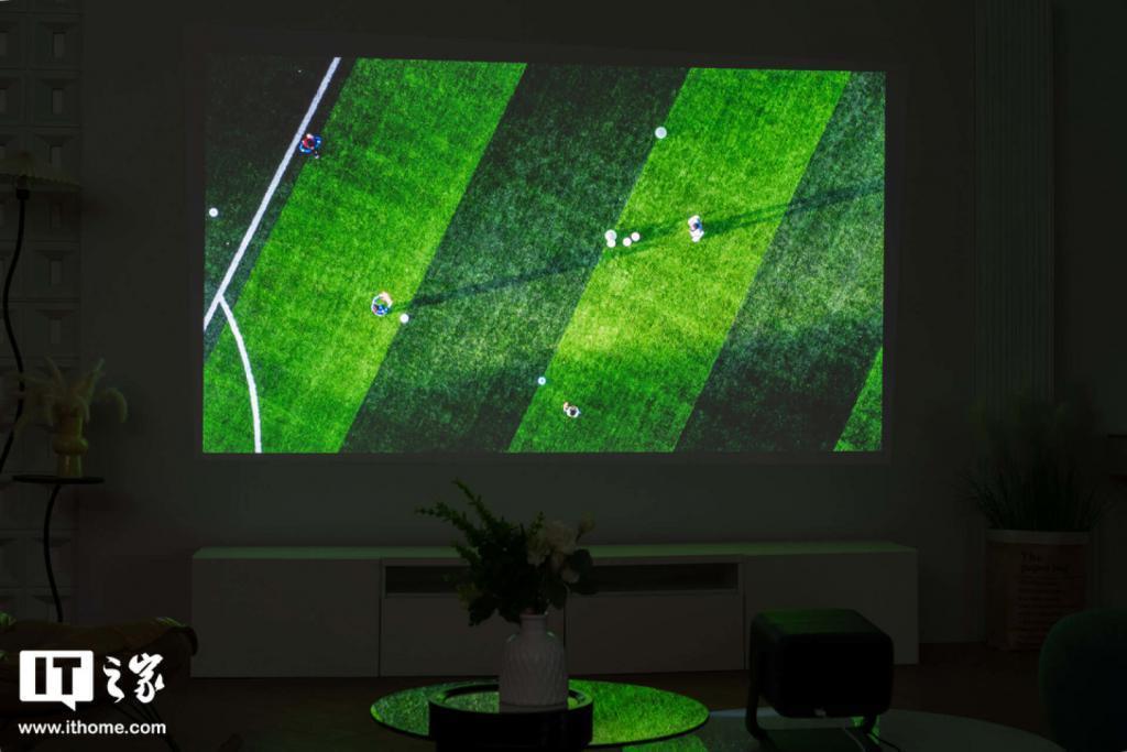 坚果 N1S Pro 4K 体验:除提亮升级 4K 外,正面挑战散斑解决散斑