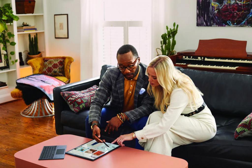 惠普发布世界最薄 17 英寸可折叠笔记本电脑Spectre Fold