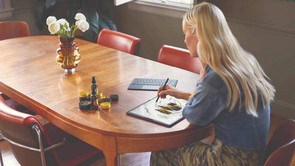 惠普发布世界最薄 17 英寸可折叠笔记本电脑Spectre Fold