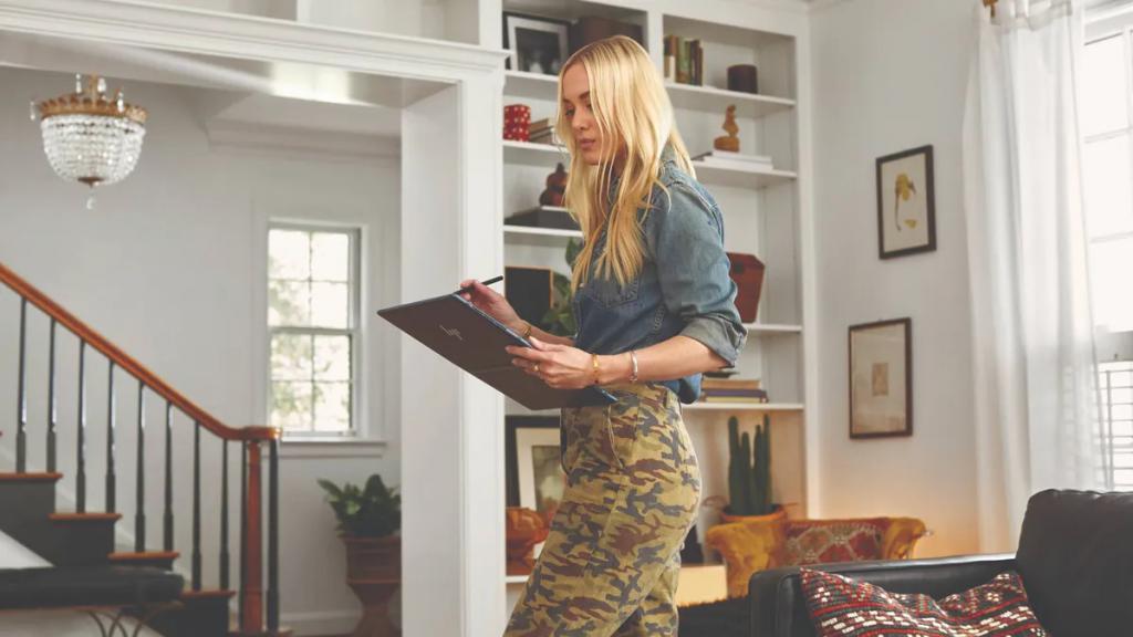 惠普发布世界最薄 17 英寸可折叠笔记本电脑Spectre Fold