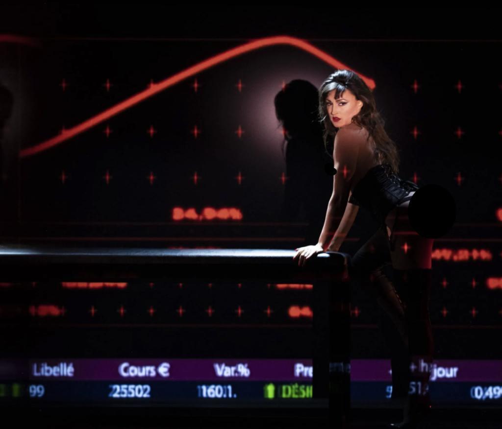 顶流女星「下海」，被骂疯了