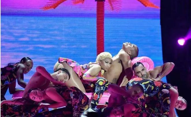 顶流女星「下海」，被骂疯了