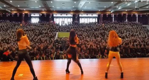 顶流女星「下海」，被骂疯了